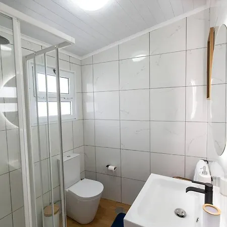 New! Oceanfront With Hottub, Lagoa Sao Miguel Azores * Lagoa (Azores)