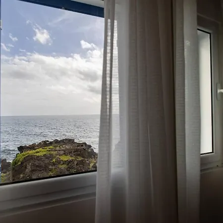 New! Oceanfront With Hottub, Lagoa Sao Miguel Azores Holiday home *