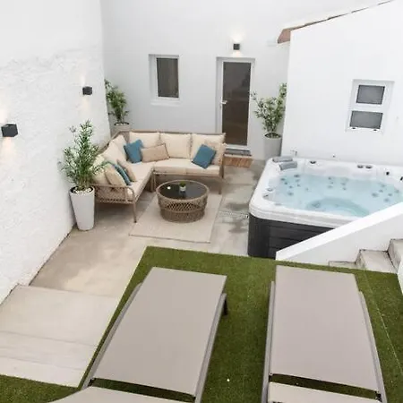 New! Oceanfront With Hottub, Lagoa Sao Miguel Azores Holiday home *